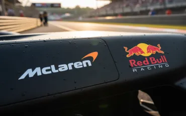 Red Bull e l'ombra di Oscar Piastri: la strategia segreta per il futuro oltre Verstappen