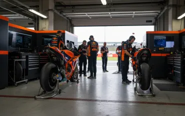 Acosta brilla a Montmeló ma frena l'entusiasmo: KTM veloce ma senza feeling