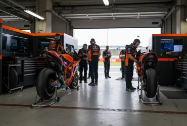 Acosta brilla a Montmeló ma frena l'entusiasmo: KTM veloce ma senza feeling