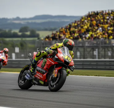 MotoGP 2026, Di Giannantonio sfida i grandi a Barcellona: il podio è nel mirino