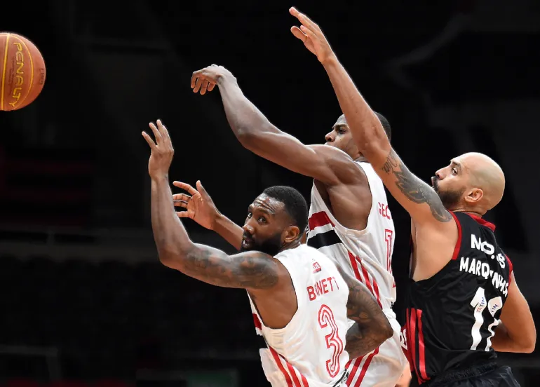 Nba, LeBron James diventa il primo giocatore a superare soglia 50mila punti
