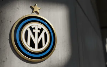 Noah Atubolu: il muro del Friburgo che sfida l'Aston Villa e sogna l'Inter