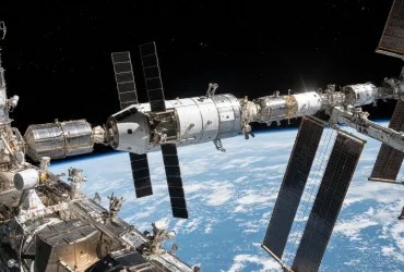 La missione SpaceX Dragon CRS-34 approda sull'ISS: un nuovo capitolo per la scienza orbitale