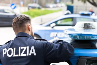 Giochi, controlli della Polizia a Monza: sala slot irregolare, sigilli a un apparecchio e multa al titolare