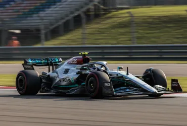 Russell stellare a Montreal: terza pole consecutiva e duello infuocato con Antonelli