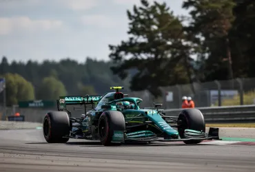 Alonso sfida il tempo: L'Aston Martin AMR26 ha ancora decimi nascosti da estrarre