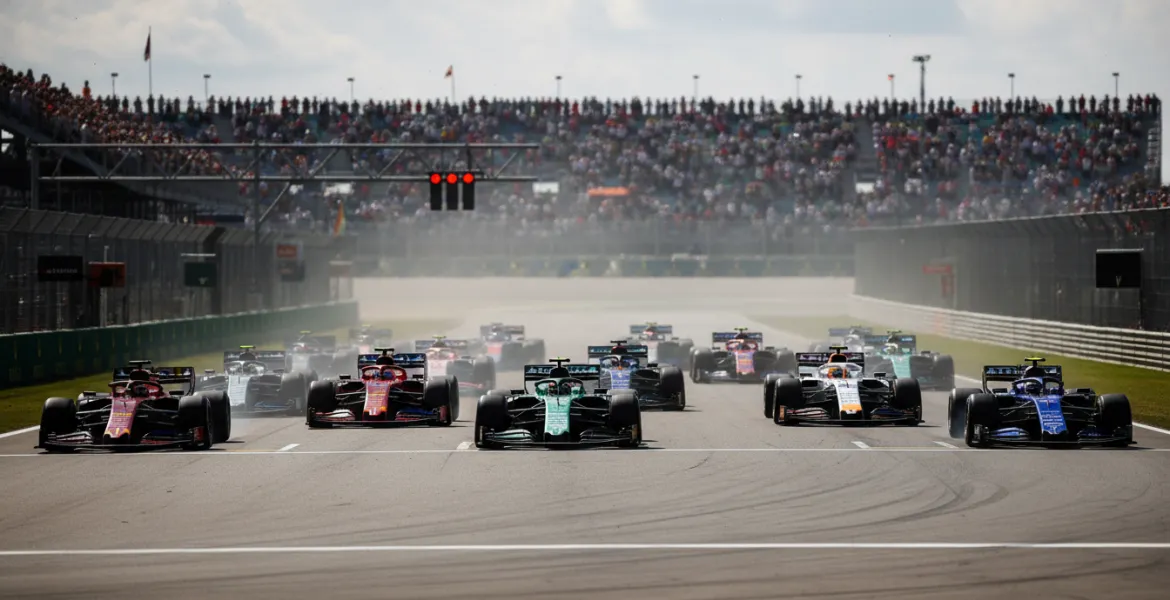 Kimi Antonelli imperiale a Montreal: Hamilton e la Ferrari sognano sul podio canadese