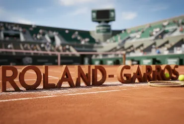 Roland Garros 2026: Djokovic soffre all'esordio, Zverev convince