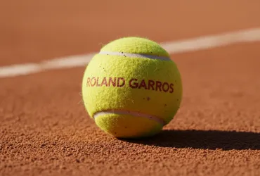 Roland Garros 2026: l'impresa storica di Cinà e il ruggito di Sonego a Parigi