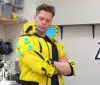 Cyberpunk 2077 diventa realtà: Zibartas crea la giacca NUSA con schermi OLED flessibili