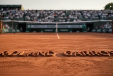 Roland Garros 2026: Sinner pronto alla sfida con Cerundolo mentre si interrompe la corsa di Cinà