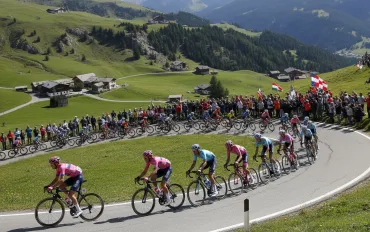 Giro d'Italia 2026: Kuss trionfa ad Alleghe, Vingegaard blinda la Rosa