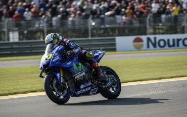 Rins compie il miracolo al Mugello: Yamaha in Q2 ma il pilota avverte sulla crisi tecnica