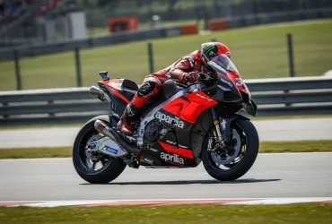 Bezzecchi e l'idillio Aprilia: dal cuore del Mugello alla nuova era Monster