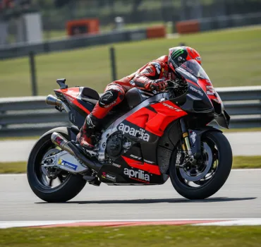 Bezzecchi e l'idillio Aprilia: dal cuore del Mugello alla nuova era Monster