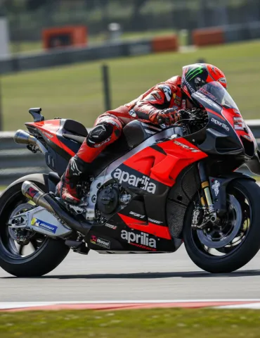 Bezzecchi e l'idillio Aprilia: dal cuore del Mugello alla nuova era Monster