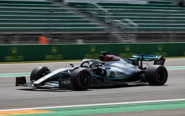 Mercedes sfida la fisica in Canada: il segreto del nuovo diffusore seghettato della W17