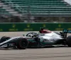 Mercedes al buio: il giallo della batteria di Russell e l'odissea del trasporto