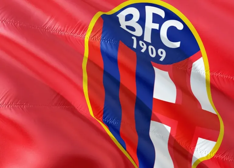 Domenico Tedesco è il nuovo allenatore del Bologna: rivoluzione tattica fino al 2028