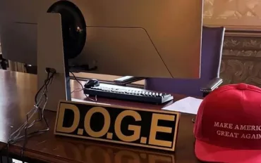 Musk comanda il DOGE con un PC da gaming: la foto del suo ufficio