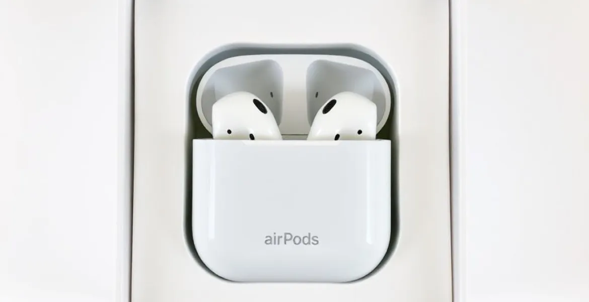 Apple sta sviluppando AirPods con fotocamere a infrarossi per AI e controllo gestuale