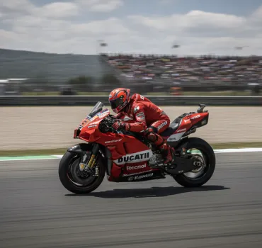 Marc Marquez leggenda Infinita: Il trionfo storico in Ungheria raccontato da Ducati