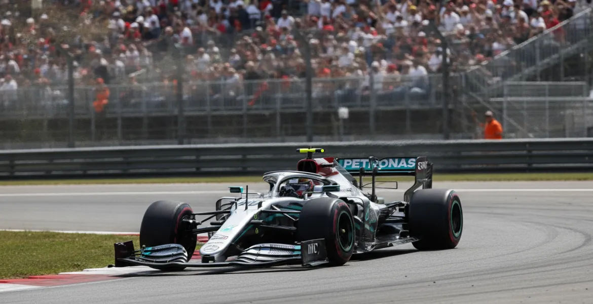 F1 GP Spagna: Russell brilla nelle FP1, Leonardo Fornaroli incanta al debutto in McLaren