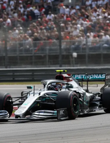 F1 GP Spagna: Russell brilla nelle FP1, Leonardo Fornaroli incanta al debutto in McLaren