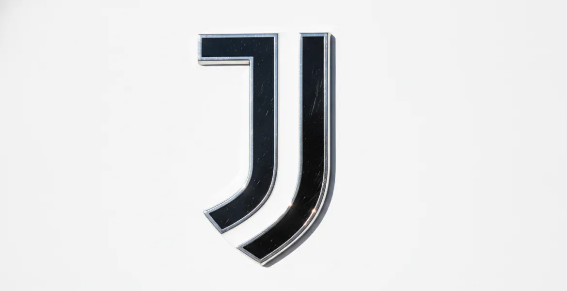 Juventus, l'era Carnevali decolla: assalto a Sorloth e il duello Martinez-Oblak tra i pali