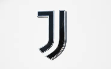 Juventus, l'era Carnevali decolla: assalto a Sorloth e il duello Martinez-Oblak tra i pali