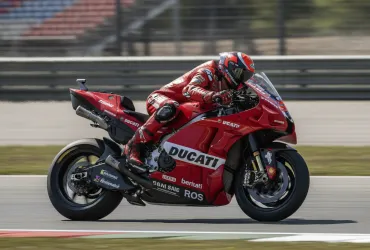 Marc Marquez sfida il limite a Brno: leader nelle Libere 1 nonostante la caduta