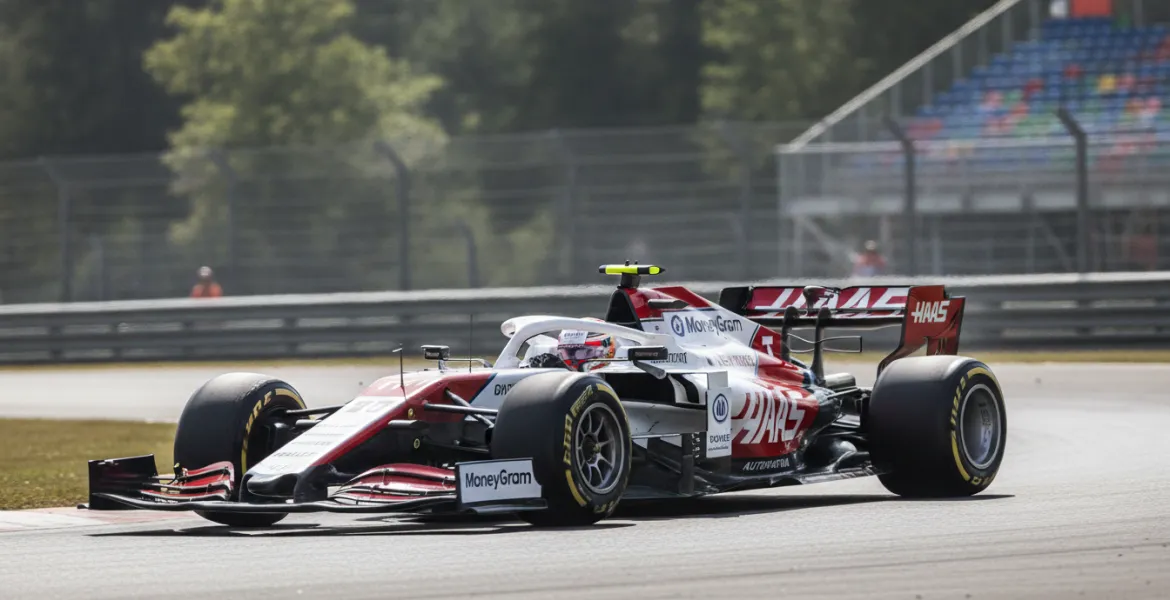 F1 Haas: Ryo Hirakawa debutta in Austria sulla VF-26 di Esteban Ocon