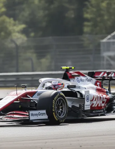 F1 Haas: Ryo Hirakawa debutta in Austria sulla VF-26 di Esteban Ocon