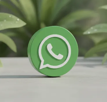 WhatsApp rivoluziona l'interfaccia iPhone: ecco il nuovo design Liquid Glass