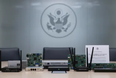 Sicurezza Nazionale: La FCC Estende il Ban totale alla tecnologia Cinese
