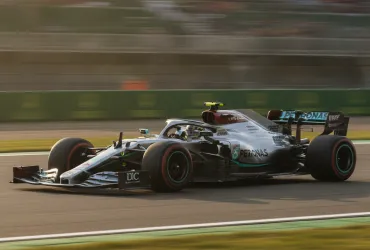 Spielberg 2026: Russell si prende la Pole, Verstappen a muro e Ferrari in agguato