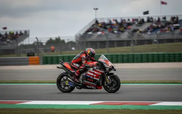 Dominio Trackhouse ad Assen: Raul Fernandez vince la Sprint
