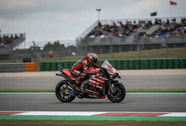 Dominio Trackhouse ad Assen: Raul Fernandez vince la Sprint