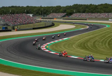 Assen si tinge di nero e azzurro: Raul Fernandez e Ogura firmano il capolavoro Trackhouse