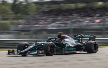 Russell trionfa a Spielberg e riapre il Mondiale: Verstappen tra le due Mercedes
