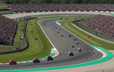Ogura trionfa ad Assen: l'Aprilia domina e Martin vola in testa al Mondiale