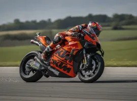 Pedro Acosta shock ad Assen: ritiro immediato e operazione d'urgenza al braccio