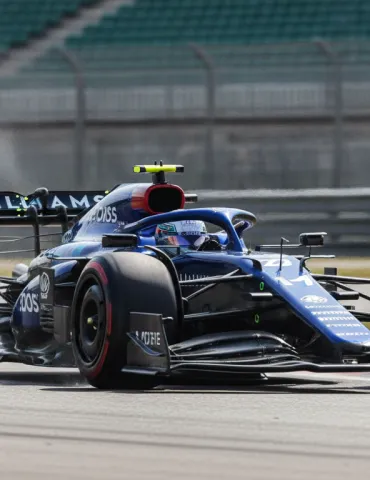 Williams nel baratro, l'ira di Carlos Sainz: Niente passo e zero affidabilità