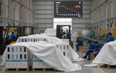 Crisi globale degli smartphone: i giganti cinesi Xiaomi, Oppo e Vivo tagliano la produzione del 30%