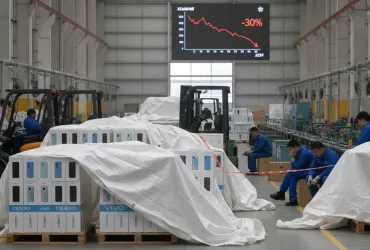 Crisi globale degli smartphone: i giganti cinesi Xiaomi, Oppo e Vivo tagliano la produzione del 30%