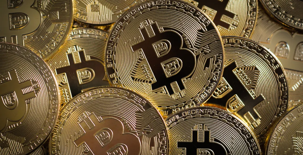 Donald Trump: l'impero delle criptovalute supera il mattone tra profitti record e polemiche