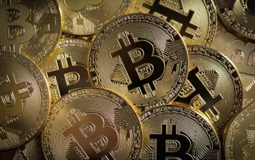 Donald Trump: l'impero delle criptovalute supera il mattone tra profitti record e polemiche
