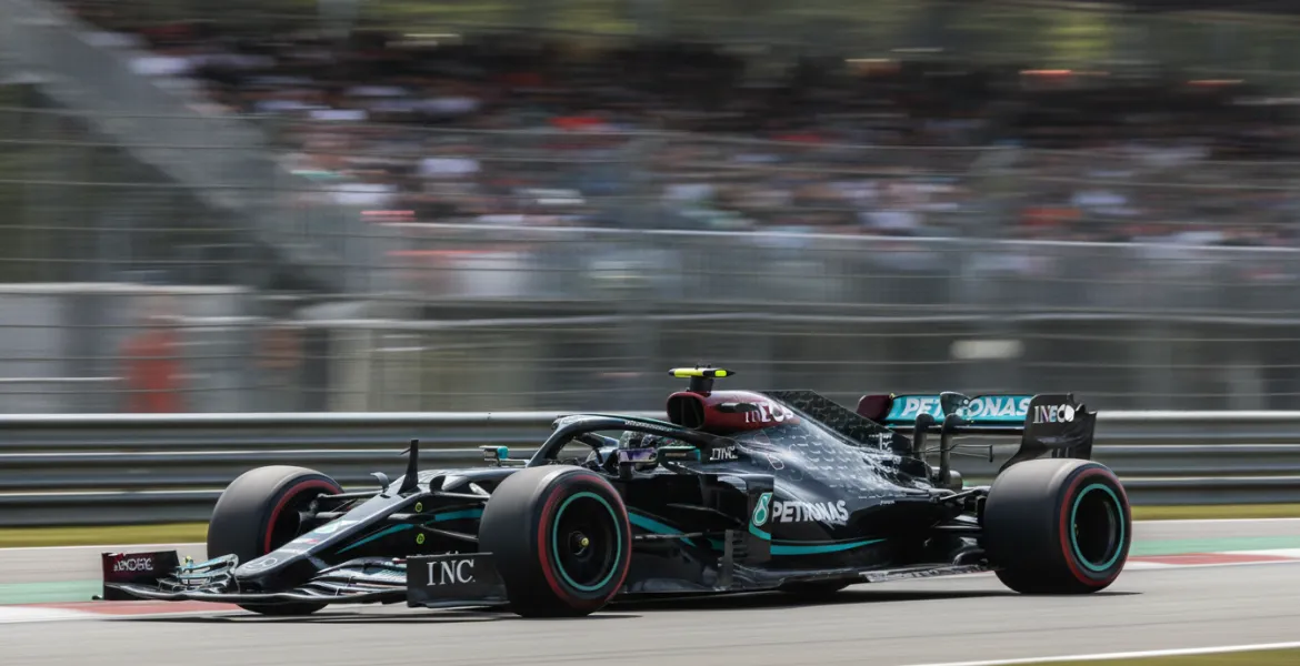 F1 2026: La rivoluzione invisibile di Mercedes e Ferrari sulle ali anteriori mobili