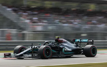 F1 2026: La rivoluzione invisibile di Mercedes e Ferrari sulle ali anteriori mobili