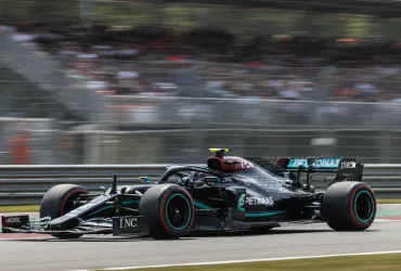 F1 2026: La rivoluzione invisibile di Mercedes e Ferrari sulle ali anteriori mobili